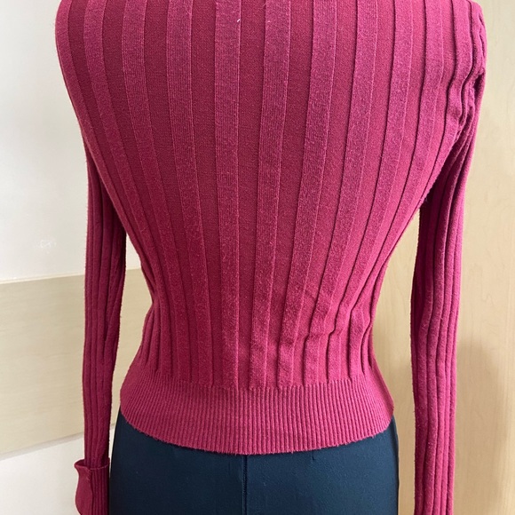 2- way zippered cropped sweater - Picture 3 of 9